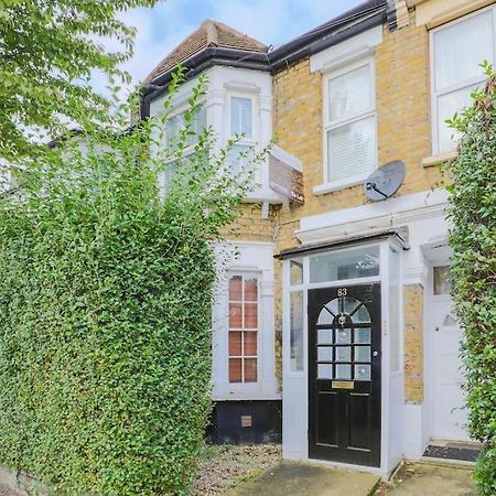 2 Bed Garden Flat Leyton Village 런던 외부 사진