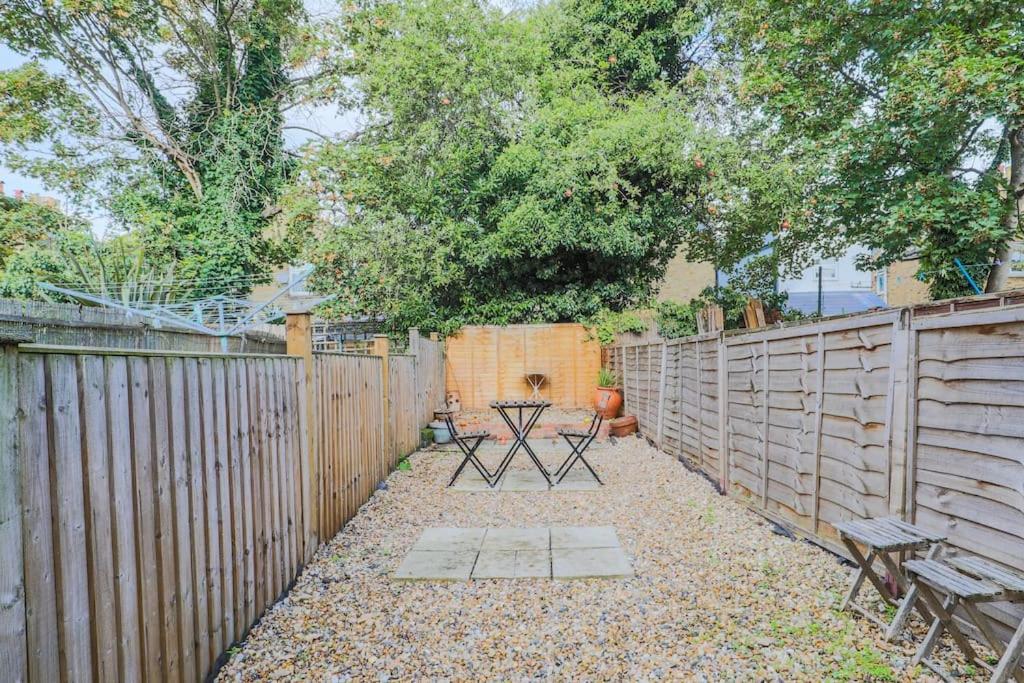 2 Bed Garden Flat Leyton Village 런던 외부 사진