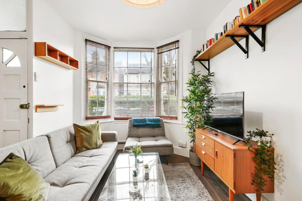 2 Bed Garden Flat Leyton Village 런던 외부 사진