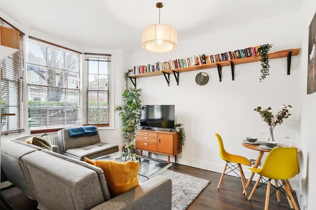 2 Bed Garden Flat Leyton Village 런던 외부 사진