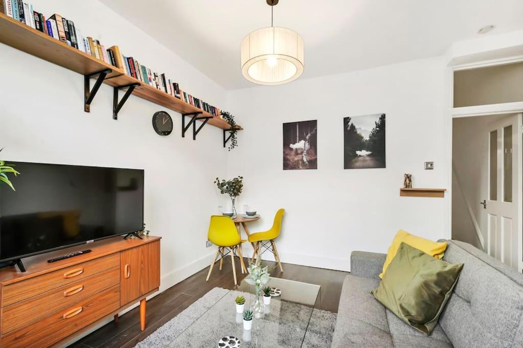 2 Bed Garden Flat Leyton Village 런던 외부 사진